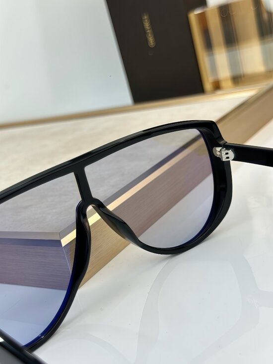 TOM FORD - Black Frame with Gray Lenses - Full-Bridge Sunglasses main image 6